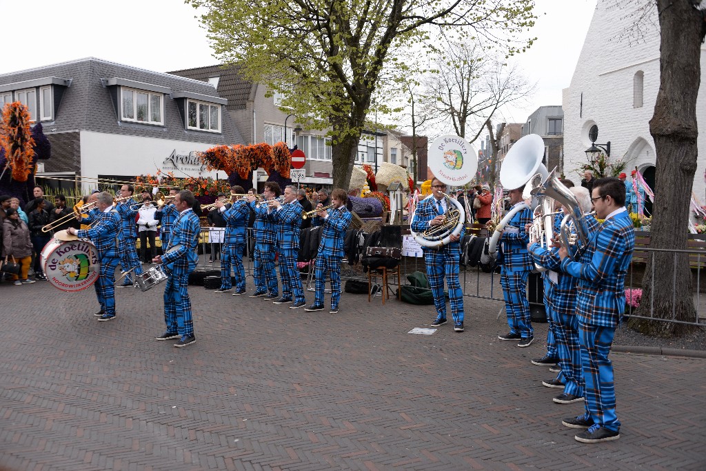 ../Images/Bloemencorso Noordwijkerhout 002.jpg